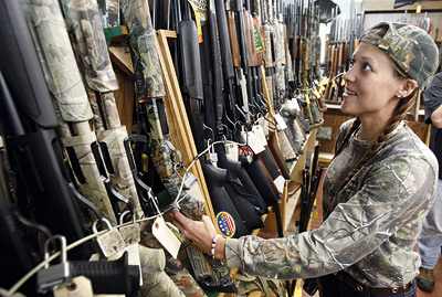 women-buy-guns.jpg