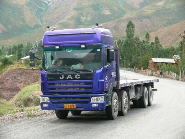 čínskej kamion na trase Kábul-Kashgar
